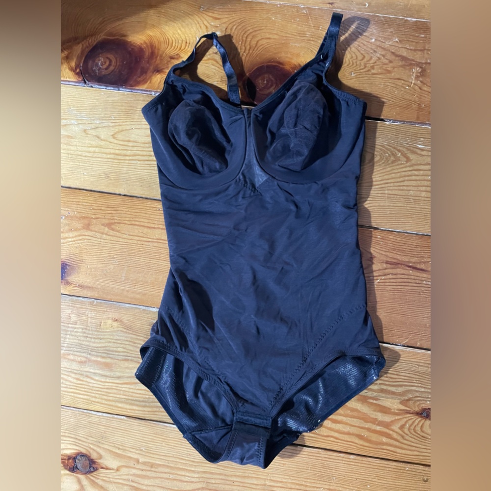 NEW NWOT MIRACLESUIT BODYSUIT 40D, black